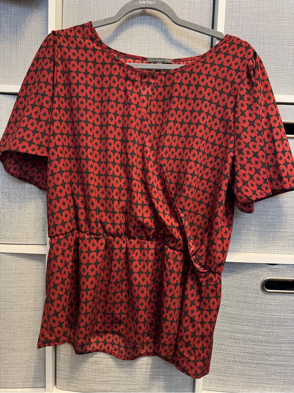West Kei Red and Black Short-Sleeve Geometric Peplum Blouse